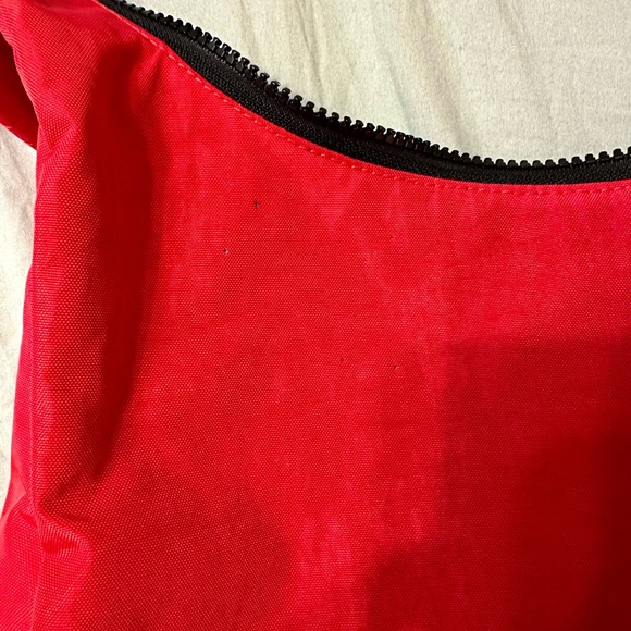 Baggu nylon shoulder bag in candy apple - Picture 2 of 4